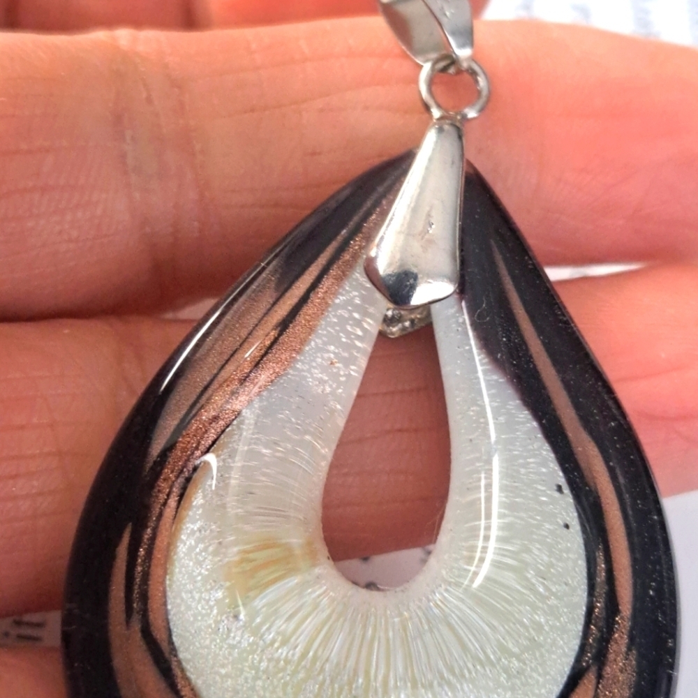 Murano glass pendant with 18k gold loop - Picture 3 of 5